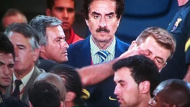 Mourinho metió el dedo en el ojo a Tito Vilanova durante la vuelta de la Supercopa de España de 2011