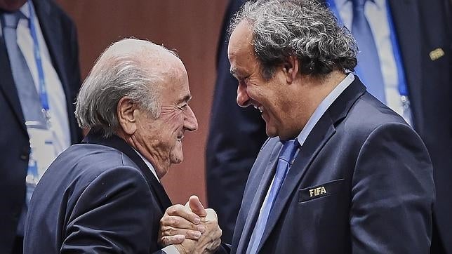 Blatter asegura que Platini intimidó a su familia