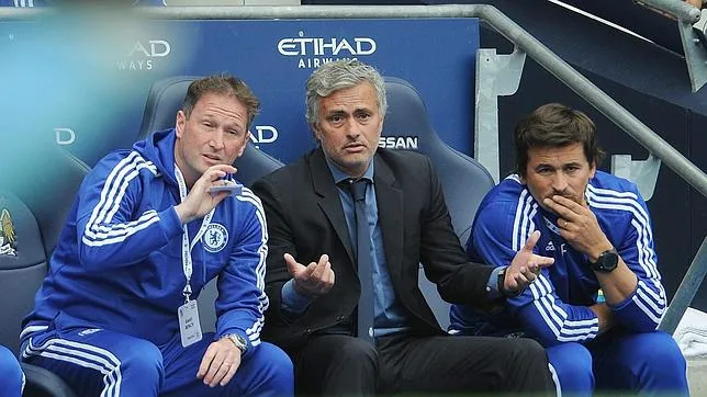 Mourinho en un partido entre Manchester City y el Chelsea
