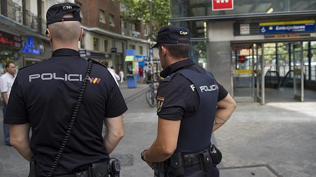 El Supremo autoriza a ser policía nacional a un hombre que confunde el verde con el gris