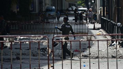 Una cámara grabó al sospechoso de la matanza de Bangkok poco antes de estallar las bombas