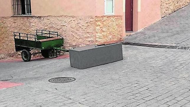 Roban la caja fuerte de un ayuntamiento alicantino y la dejan tirada en la calle