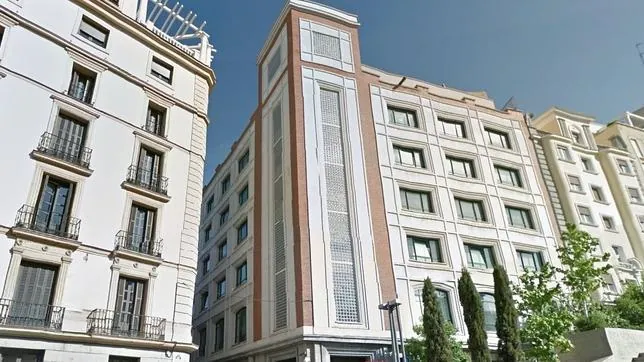 Edificio vendido por telefónica en la plaza de Santo Domingo, en Madrid