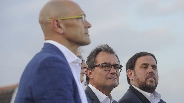 El «espectáculo» de Junqueras y Romeva sobre si Mas presidirá la Generalitat tras el 27-S