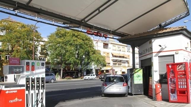 El crudo ha bajado un 52% en un año y los carburantes un 14% de media