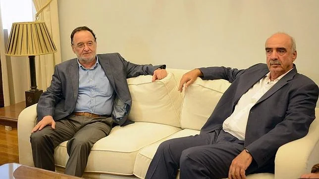 Panayotis Lafazanis, líder de Unidad Popular, junto a Vangelis Meimarakis, líder de Nueva Democracia