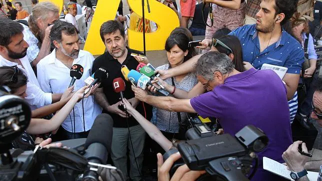 El presidente de la ANC, Jordi Sánchez, atiende a los medios