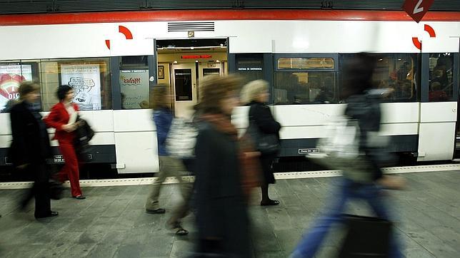 Un pasajero sin billete arranca el lóbulo de un mordisco a un revisor de Renfe