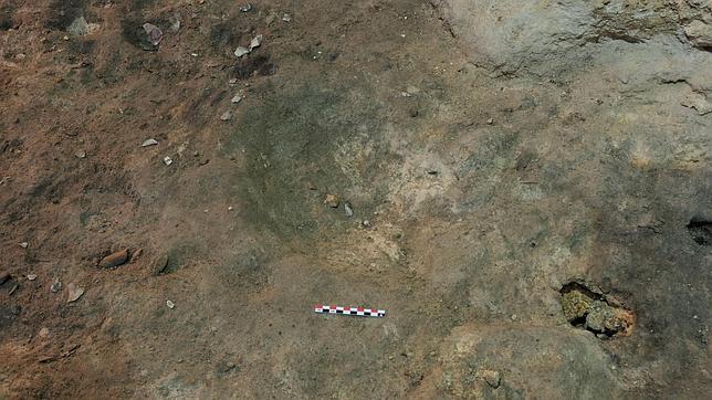 Hallan un recipiente excavado en el suelo para calentar agua de hace 60.000 años