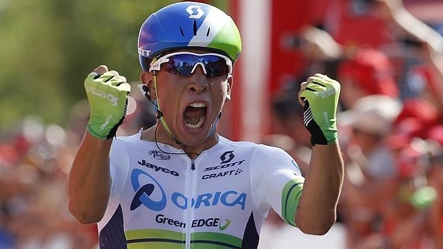 Caleb Ewan sorprende en la llegada a Alcalá de Guadaira