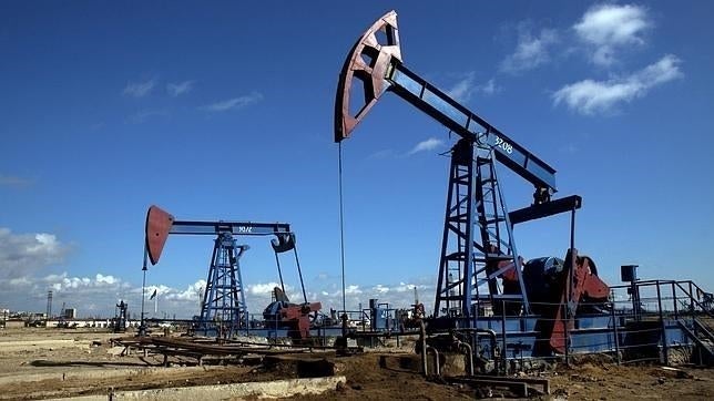 La caída del petróleo sumará tres décimas al crecimiento económico de España