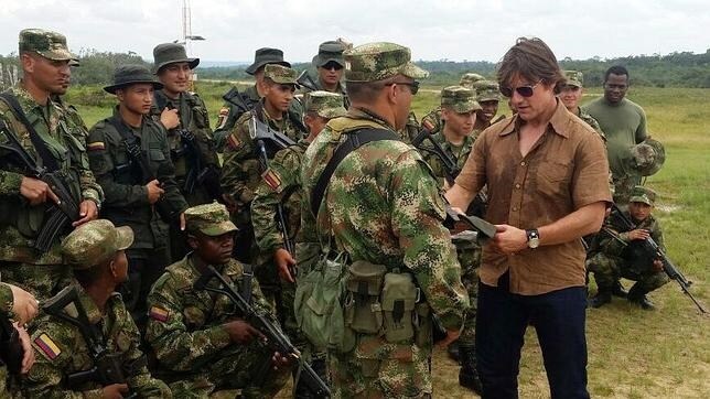 El actor fue galardonado por el ejército colombiano durante su visita