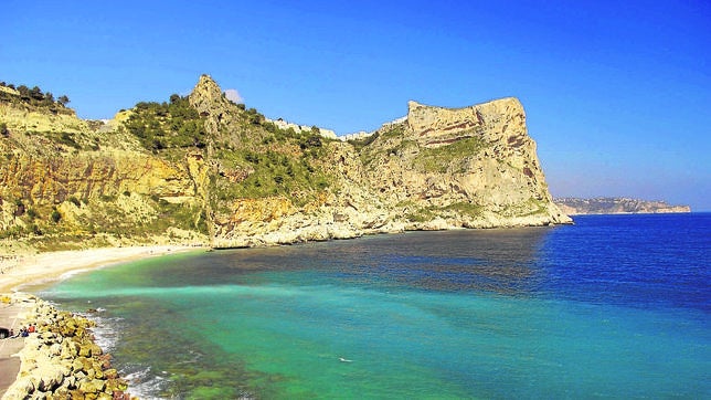 La vuelta ciclista recorre la Costa Blanca