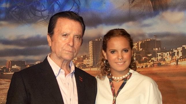 Jose María Ortega Cano y su hija Gloria Camila durante el homenaje
