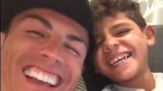 Cristiano Ronaldo y su hijo, uña y carne