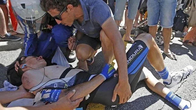 David de la Cruz el día que se rompió la clavícula en el Tour 2014