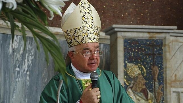 Estaba imputado por tener material pedopornográfico y por abuso de menores y estaba sometido a arresto en el Vaticano