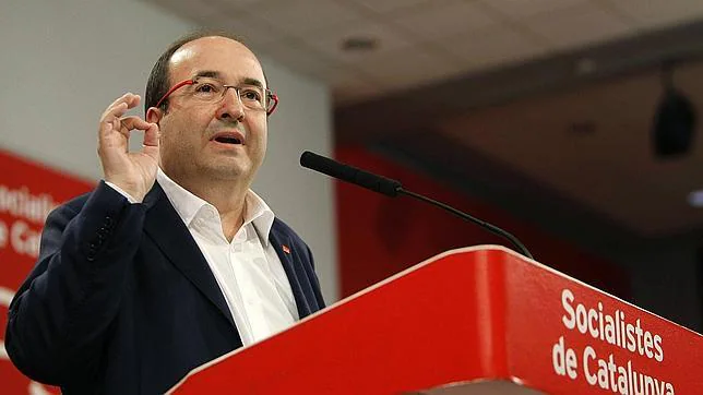 El líder de los socialistas catalanes pide al PSOE que sea "fiel" a lo acordado en Granada