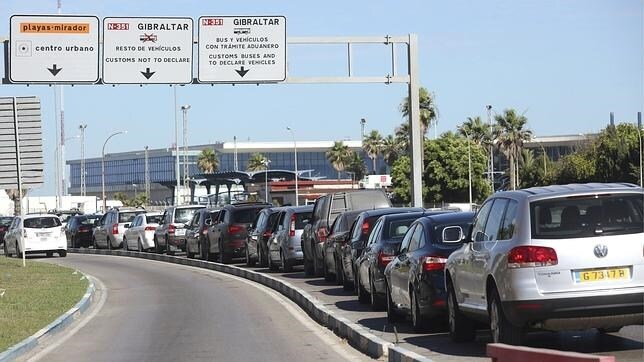 Las colas de vehículos en el acceso a Gibraltar desde España