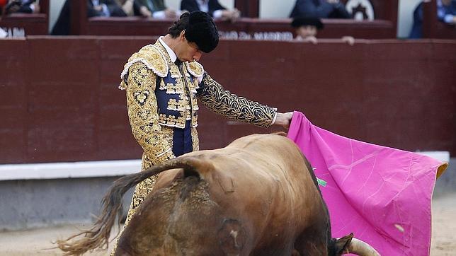 Víctor Barrio sale a hombros en Calahorra