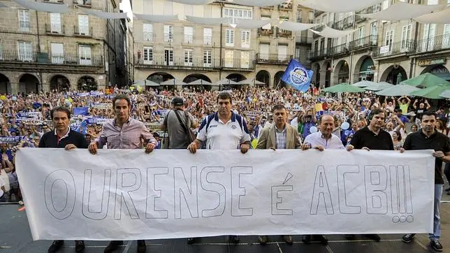La directiva del Ourense, durante una protesta