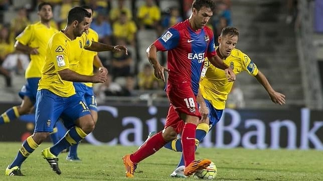 Las Palmas no logra derribar el muro valenciano