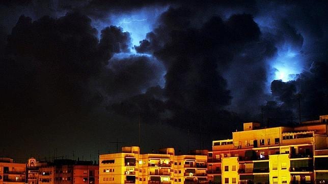 Imagen de una tormenta en la ciudad de Valencia