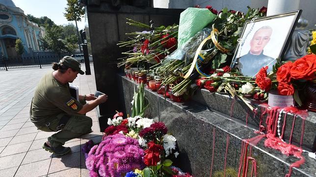 Muere un tercer policía ucraniano tras los choques frente al Parlamento en Kiev