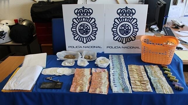 Dos detenidos por vender droga en una tienda de chucherías de la Cañada Real