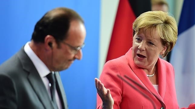 Hollande y Merkel acuerdan una iniciativa común para la acogida de refugiados