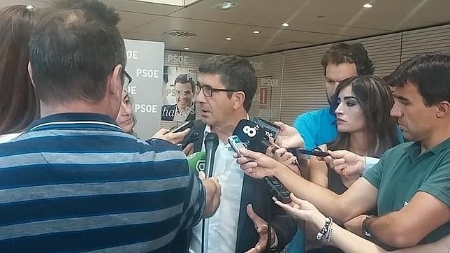 El PSOE dice a Mas que «lo que no es casualidad es que no explique lo que pasa en CDC»