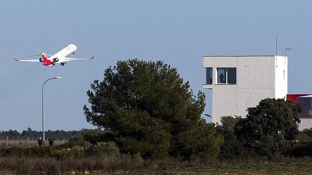 Imagen del primer vuelo chárter que despegó del aeropuerto de Castellón