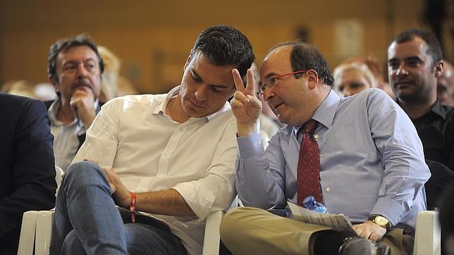 El primero secretario del PSC; Miquel Iceta (a la derecha), con el líder del PSOE, Pedro Sánchez
