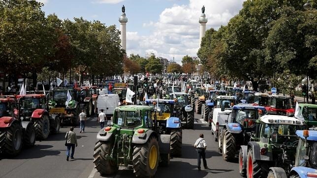 La agricultura gala arranca a Hollande mil millones de euros en ayudas