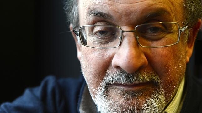 Salman Rushdie: «Basta de intelectuales cobardes y políticos tímidos, hay que desafiar a EI»