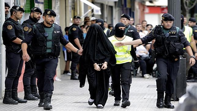 Detenida en Gandía una joven que quería ir a Siria para unirse al Estado Islámico