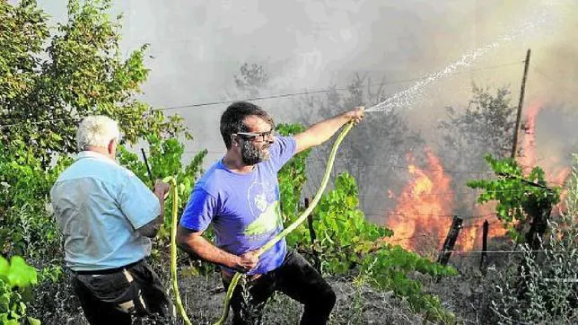 El fuego de Cudeiro, en Orense, obligó a desalojar varias viviendas