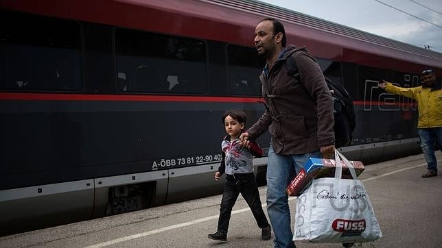 Más de seis mil refugiados entran en Austria tras la apertura de la frontera