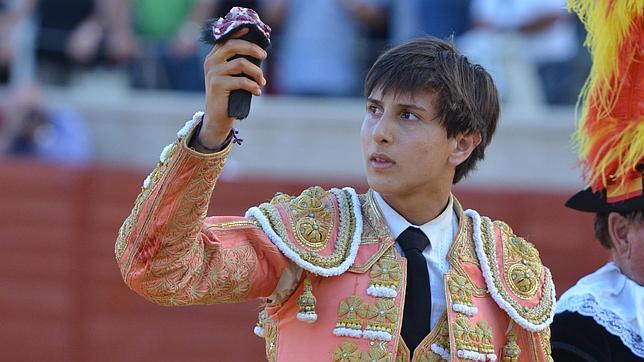 Roca Rey, corneado en Villaseca a doce días de su alternativa en Nimes