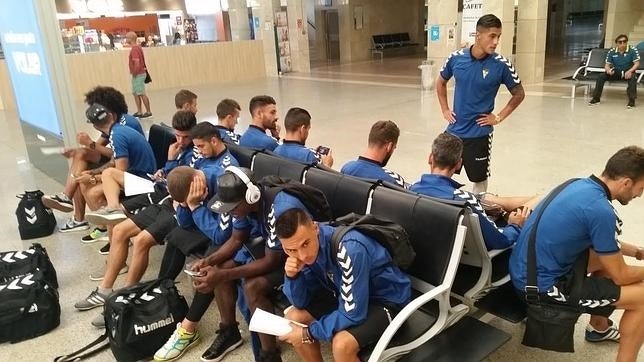 La odisea del Cádiz para poder jugar su partido de Copa del Rey ante el Mensajero