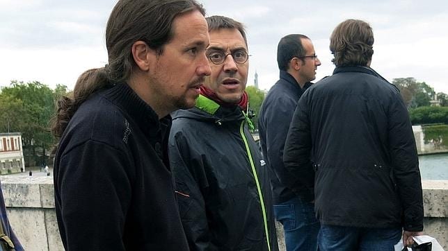Pablo Iglesias pasea por París junto a Juan Carlos Monedero