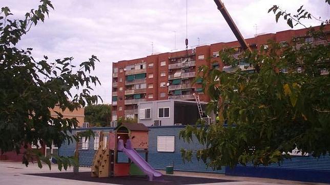 Los padres de un colegio de Valencia se rebelan contra los barracones a doble altura