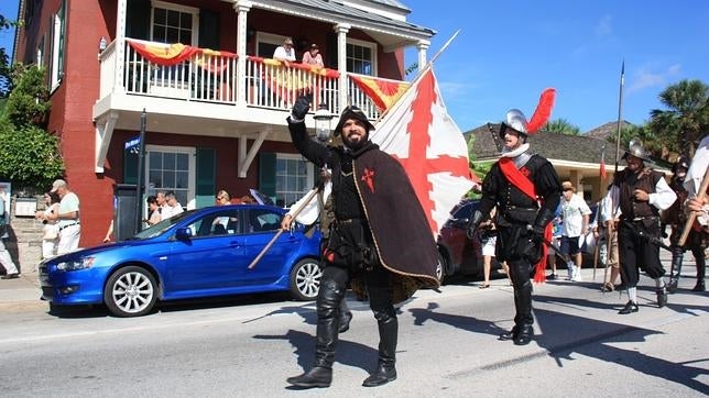 Intentan reventar con acusaciones de «genocidio» el multitudinario 450 aniversario de San Agustín de la Florida