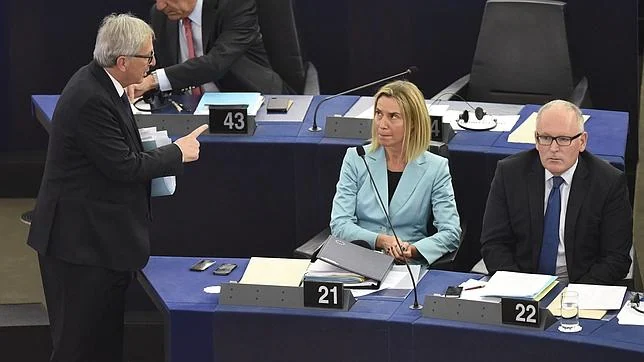 Juncker conversa hoy en el Parlamento Europeo con Federica Mogherini