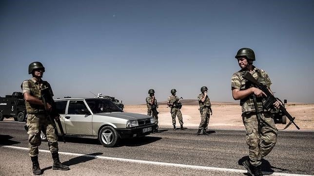 Muere tiroteado un soldado turco en la frontera con Siria