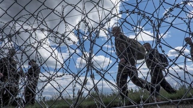 Hungría enviará 4.000 soldados a la frontera para frenar a los refugiados