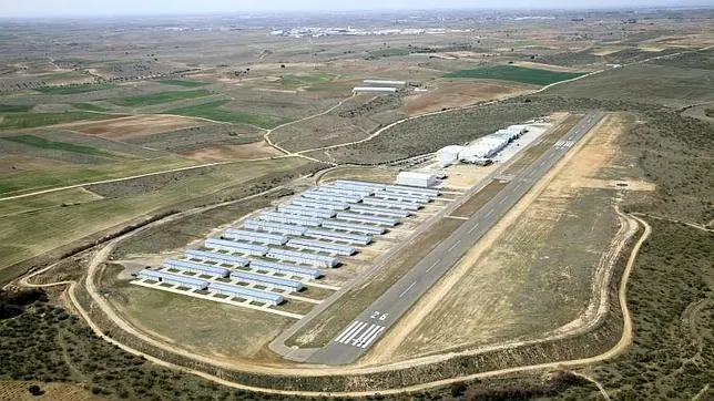 Vista aérea del aeródromo de Casarrubios, que tiene una sola pista de mil metros
