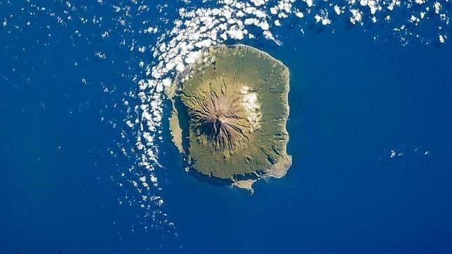 Imagen de la isla Tristán de Acuña, tomada desde la Estación Espacial Internacional en febrero de 2013