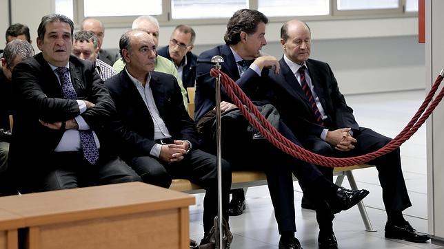 La Fiscalía retira los cargos a seis acusados en Terra Mítica y rebaja a la mitad el fraude