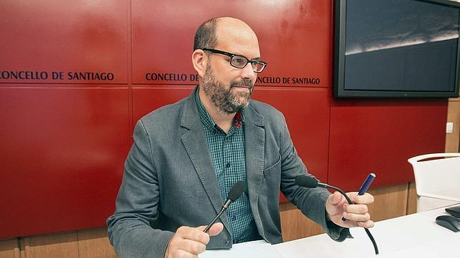 El PSOE compostelano denuncia la «inacción» de Martiño Noriega